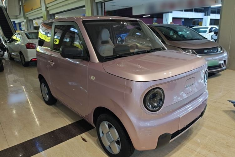 Used Geely Galaxy Panda 2023 Panda Mini 200km Endurance Bear Front Right 45 Deg