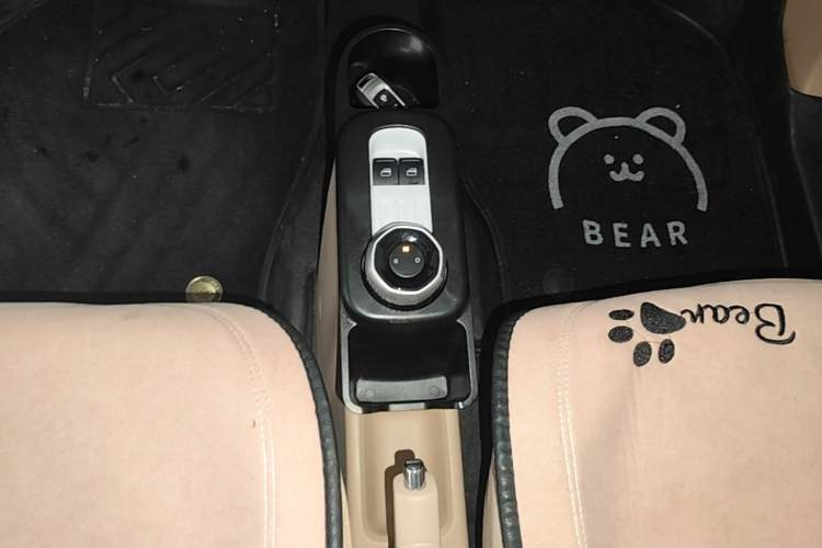 Used Geely Galaxy Panda 2023 Panda Mini 200km Endurance Bear Gear Lever