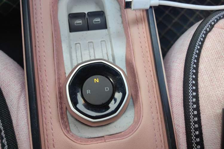 Used Geely Galaxy Panda 2023 Panda Mini 200km Endurance Bear Gear Lever