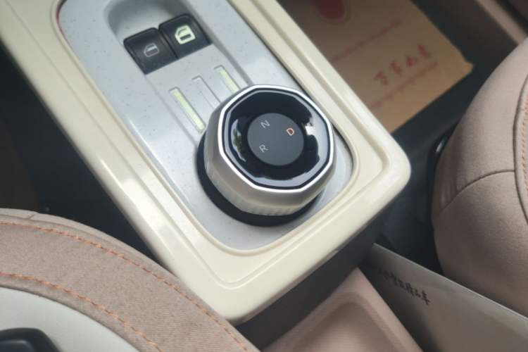 Used Geely Galaxy Panda 2023 Panda Mini 200km Endurance Bear Gear Lever