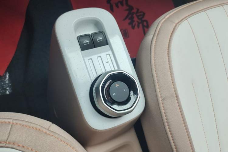 Used Geely Galaxy Panda 2023 Panda Mini 200km Endurance Bear Gear Lever