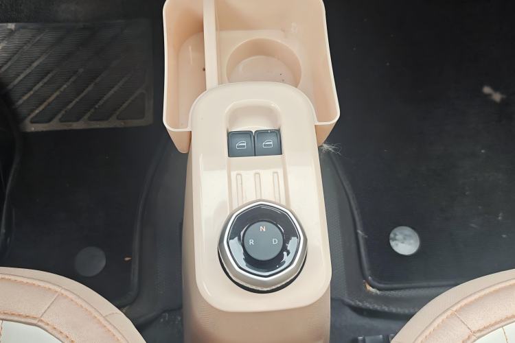 Used Geely Galaxy Panda 2023 Panda Mini 200km Endurance Bear Gear Lever