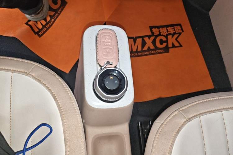 Used Geely Galaxy Panda 2023 Panda Mini 200km Endurance Bear Gear Lever