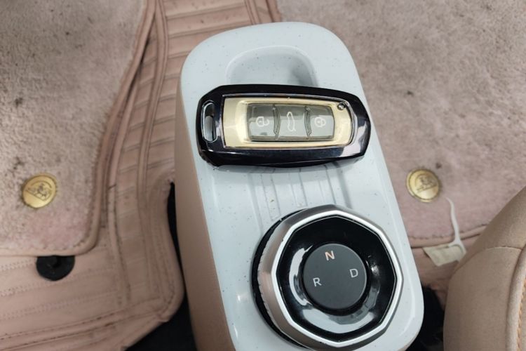 Used Geely Galaxy Panda 2023 Panda Mini 200km Endurance Bear Gear Lever