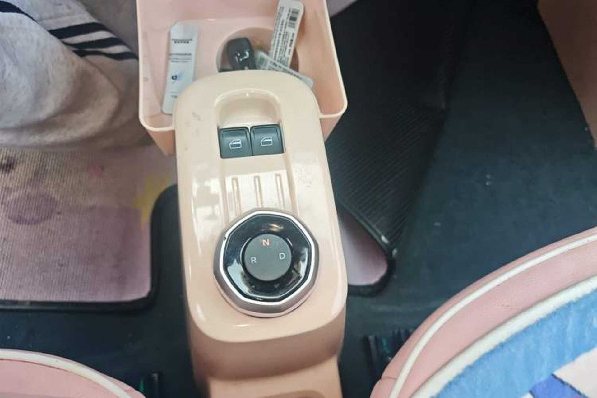Used Geely Galaxy Panda 2023 Panda Mini 200km Endurance Bear Gear Lever