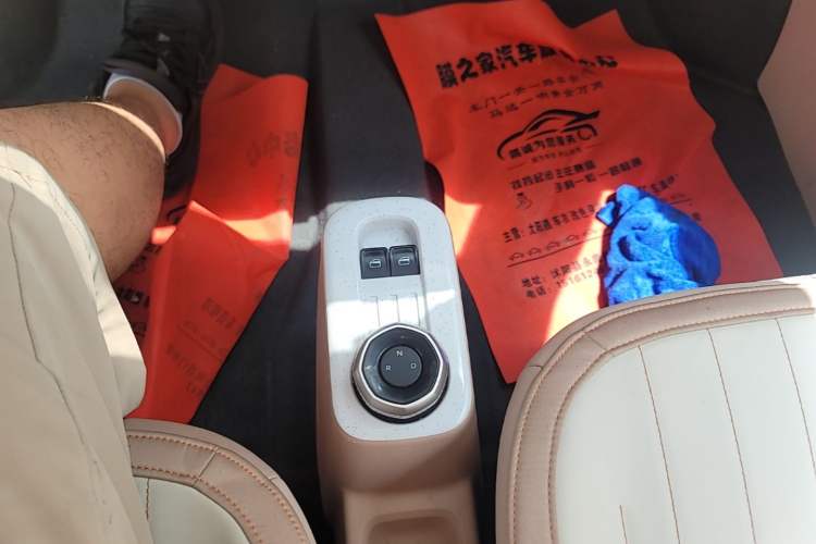 Used Geely Galaxy Panda 2023 Panda Mini 200km Endurance Bear Gear Lever