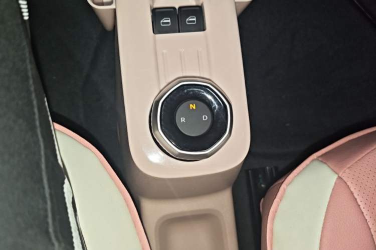 Used Geely Galaxy Panda 2023 Panda Mini 200km Endurance Bear Gear Lever
