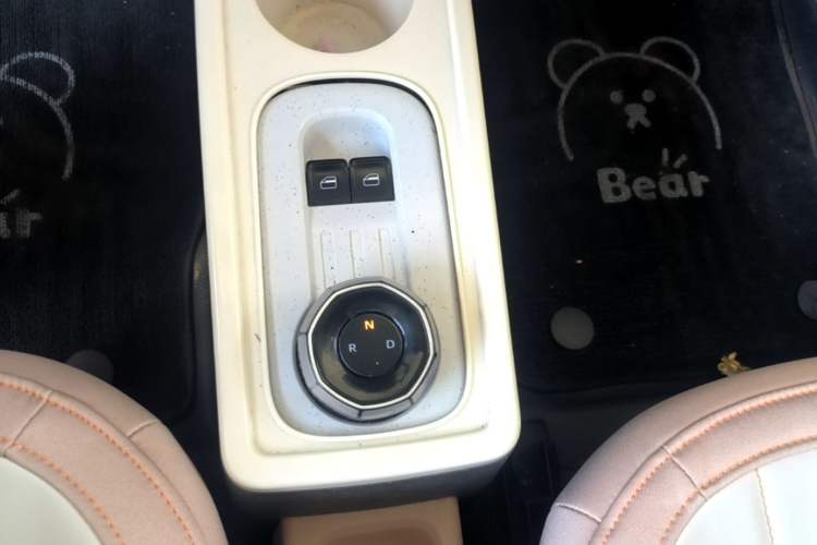 Used Geely Galaxy Panda 2023 Panda Mini 200km Endurance Bear Gear Lever