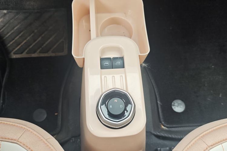 Used Geely Galaxy Panda 2023 Panda Mini 200km Endurance Bear Gear Lever
