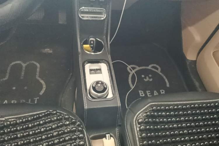 Used Geely Galaxy Panda 2023 Panda Mini 200km Endurance Bear Gear Lever