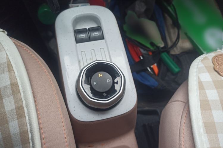 Used Geely Galaxy Panda 2023 Panda Mini 200km Endurance Bear Gear Lever