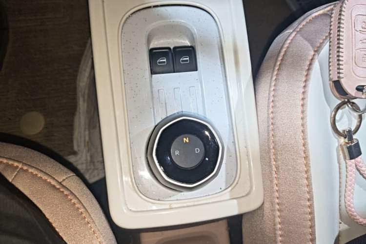 Used Geely Galaxy Panda 2023 Panda Mini 200km Endurance Bear Gear Lever