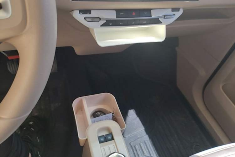 Used Geely Galaxy Panda 2023 Panda Mini 200km Endurance Bear Gear Lever