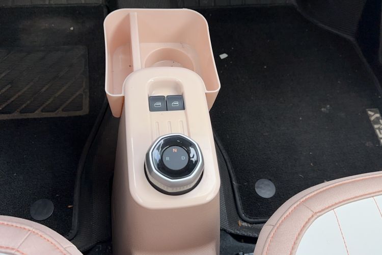 Used Geely Galaxy Panda 2023 Panda Mini 200km Endurance Bear Gear Lever