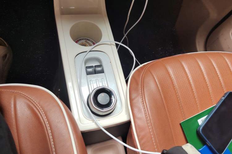 Used Geely Galaxy Panda 2023 Panda Mini 200km Endurance Bear Gear Lever