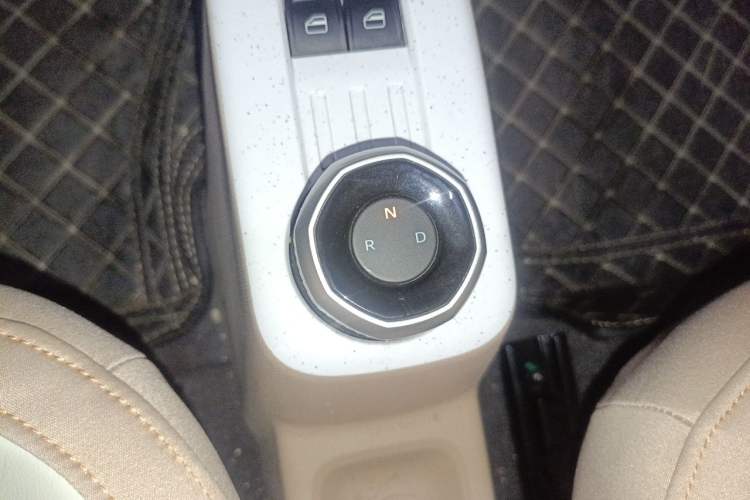 Used Geely Galaxy Panda 2023 Panda Mini 200km Endurance Bear Gear Lever