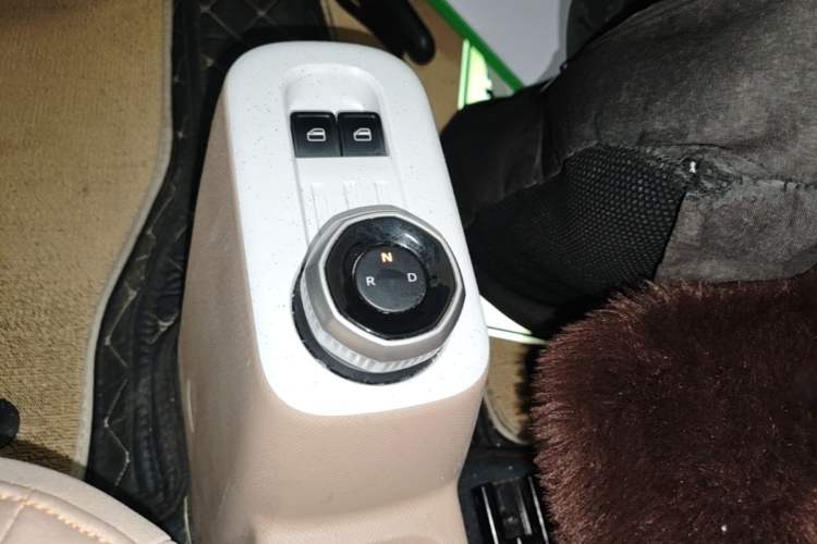 Used Geely Galaxy Panda 2023 Panda Mini 200km Endurance Bear Gear Lever