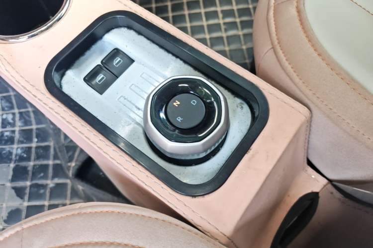 Used Geely Galaxy Panda 2023 Panda Mini 200km Endurance Bear Gear Lever