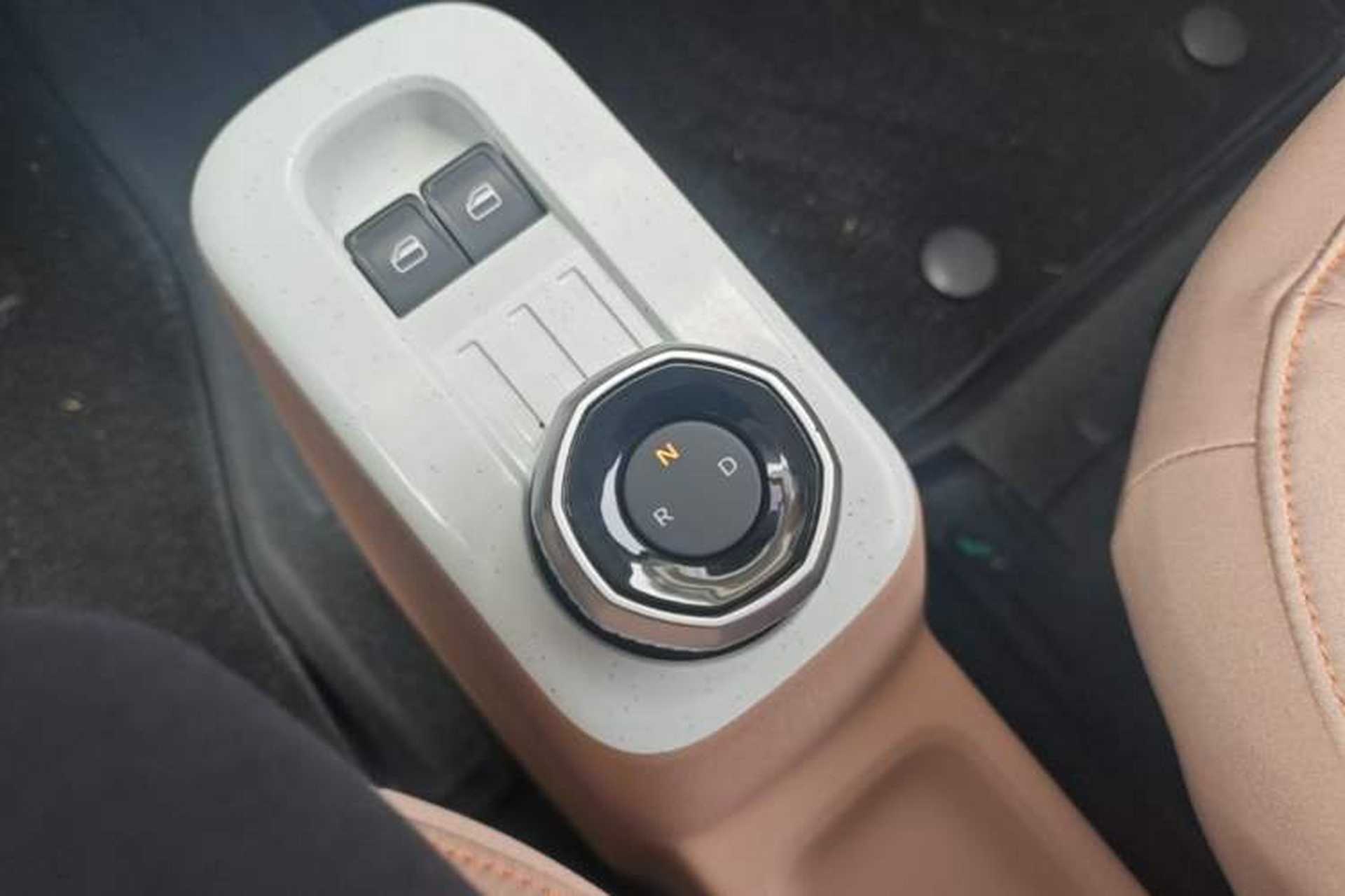 Used Geely Galaxy Panda 2023 Panda Mini 200km Endurance Bear Gear Lever