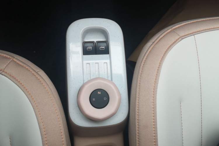 Used Geely Galaxy Panda 2023 Panda Mini 200km Dynamic Bear Gear Lever