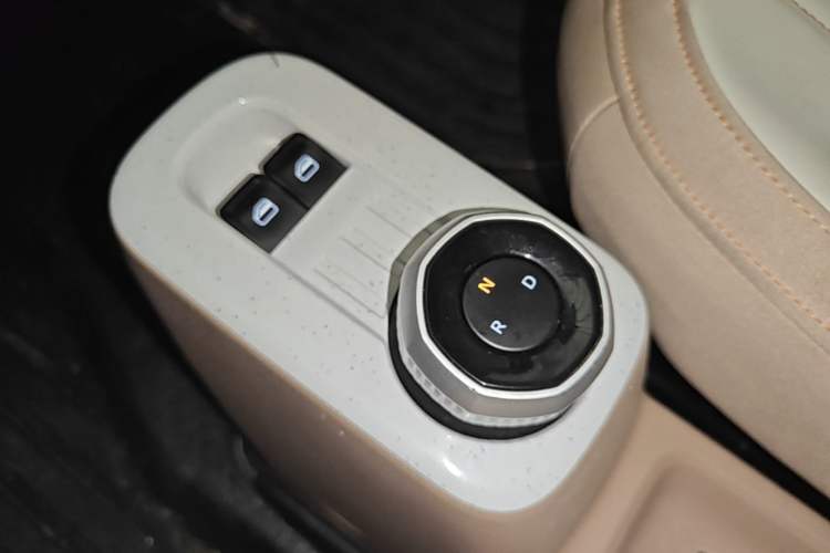 Used Geely Galaxy Panda 2023 Panda Mini 200km Dynamic Bear Gear Lever