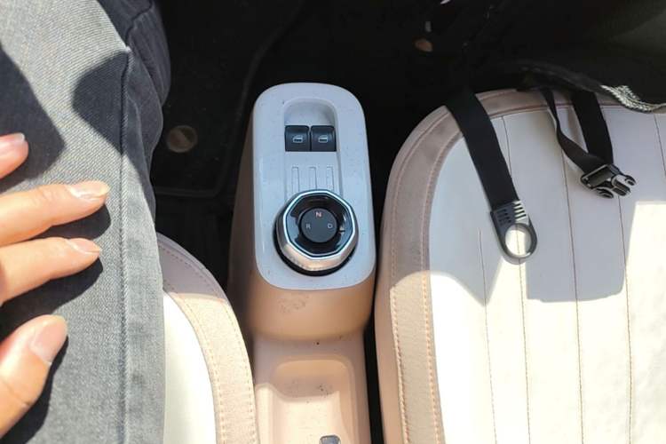 Used Geely Galaxy Panda 2023 Panda Mini 200km Endurance Bear Gear Lever