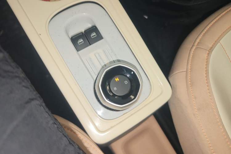 Used Geely Galaxy Panda 2023 Panda Mini 200km Dynamic Bear Gear Lever
