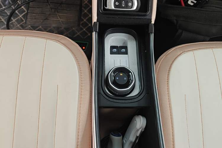 Used Geely Galaxy Panda 2023 Panda Mini 200km Endurance Bear Gear Lever