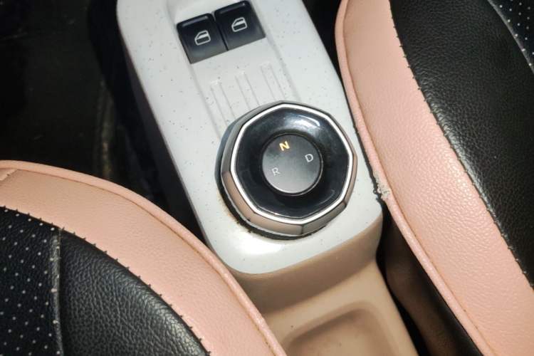 Used Geely Galaxy Panda 2023 Panda Mini 200km Dynamic Bear Gear Lever