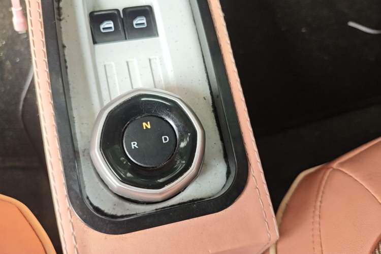 Used Geely Galaxy Panda 2023 Panda Mini 200km Endurance Bear Gear Lever