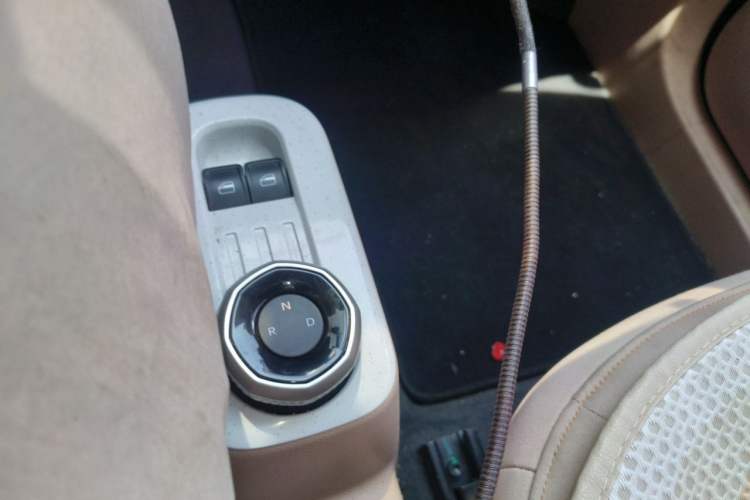 Used Geely Galaxy Panda 2023 Panda Mini 200km Little Yellow Duck Limited Edition — Happy as Can Be Gear Lever