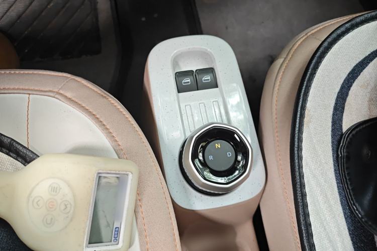 Used Geely Galaxy Panda 2023 Panda Mini 200km Endurance Bear Gear Lever