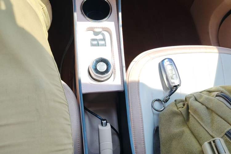 Used Geely Galaxy Panda 2023 Panda Mini 200km Endurance Bear Gear Lever