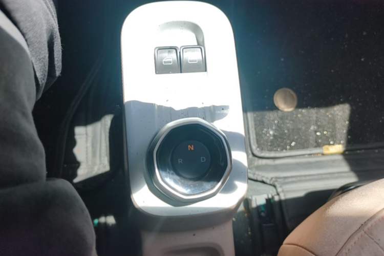 Used Geely Galaxy Panda 2023 Panda Mini 200km Endurance Bear Gear Lever
