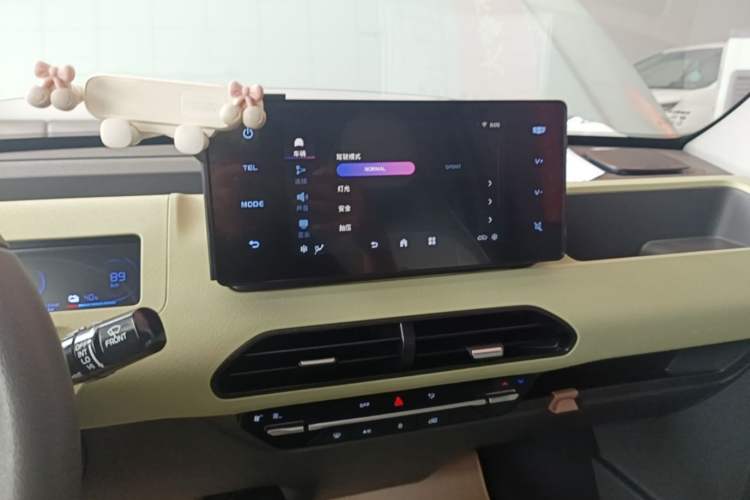 Used Geely Galaxy Panda 2023 Panda Mini 200km Endurance Bear Audio And AC Panel