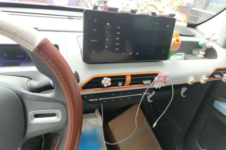 Used Geely Galaxy Panda 2023 Panda Mini 200km Endurance Bear Audio And AC Panel