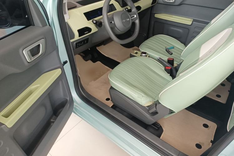 Used Geely Galaxy Panda 2023 Panda Mini 200km Endurance Bear Driver Seat