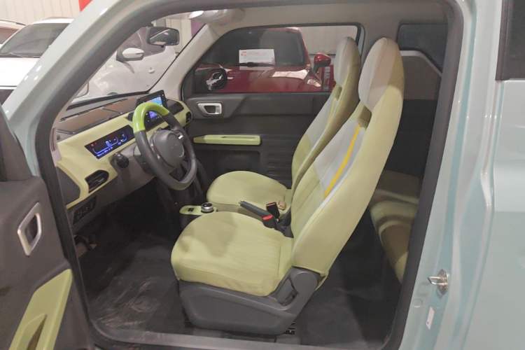 Used Geely Galaxy Panda 2023 Panda Mini 200km Endurance Bear Driver Seat