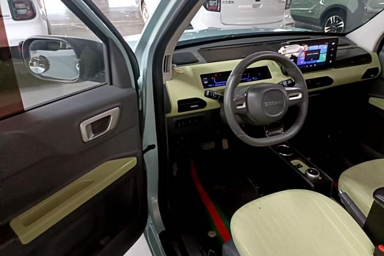 Used Geely Galaxy Panda 2023 Panda Mini 200km Endurance Bear Driver Seat