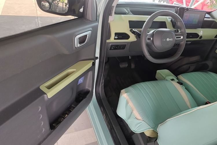 Used Geely Galaxy Panda 2023 Panda Mini 200km Endurance Bear Driver Seat