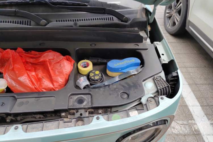 Used Geely Galaxy Panda 2023 Panda Mini 200km Endurance Bear Engine Bay Left