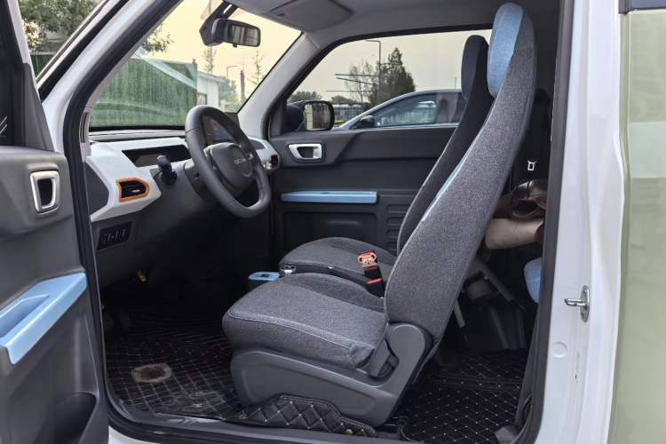 Used Geely Galaxy Panda 2023 Panda Mini 200km Endurance Bear Interior 1
