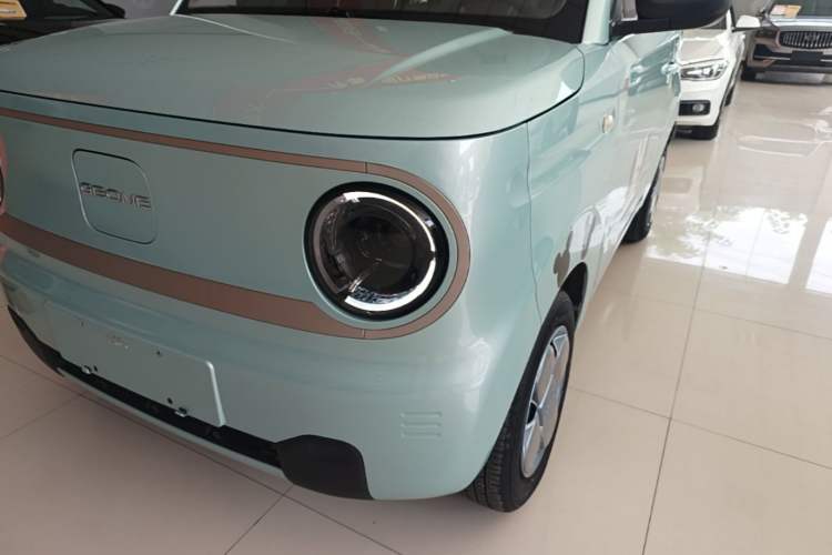 Used Geely Galaxy Panda 2023 Panda Mini 200km Endurance Bear Left Front Headlight