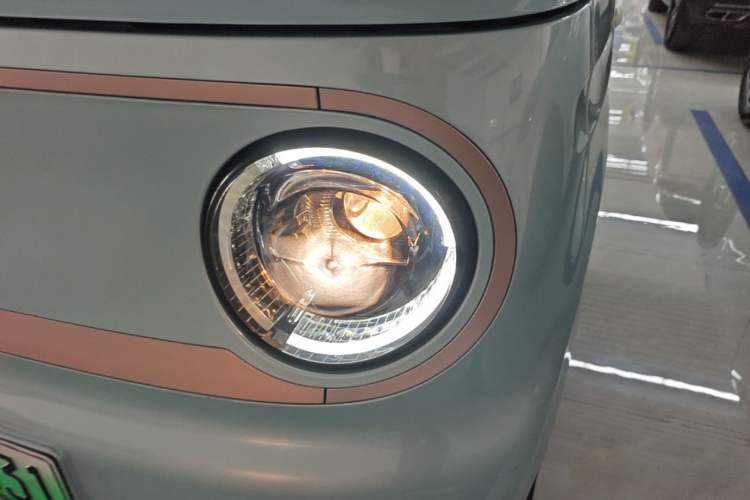 Used Geely Galaxy Panda 2023 Panda Mini 200km Endurance Bear Left Front Headlight