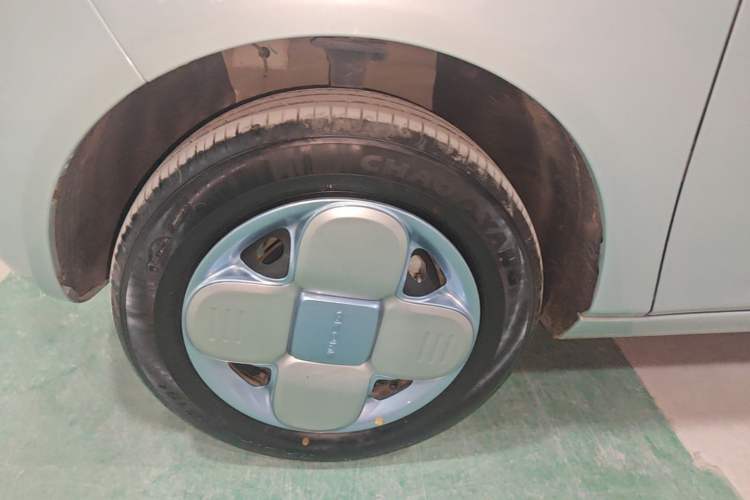 Used Geely Galaxy Panda 2023 Panda Mini 200km Endurance Bear Left Front Wheel Hub