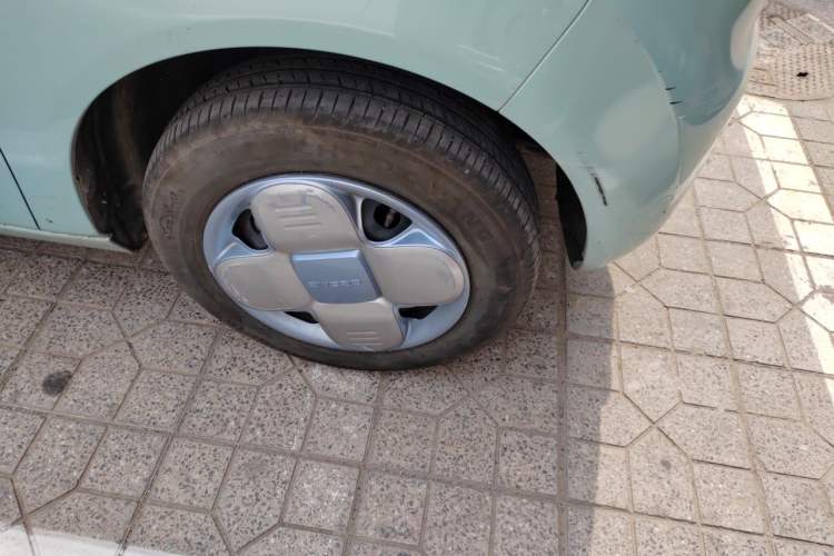 Used Geely Galaxy Panda 2023 Panda Mini 200km Endurance Bear Right Front Wheel Hub