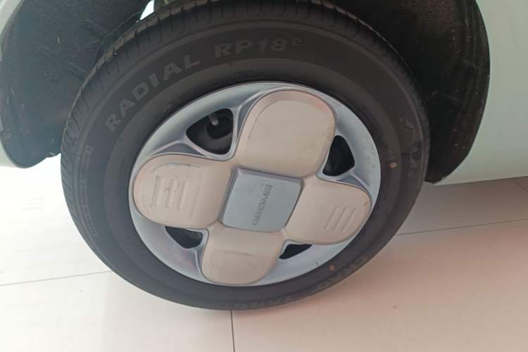 Used Geely Galaxy Panda 2023 Panda Mini 200km Endurance Bear Right Rear Wheel Hub