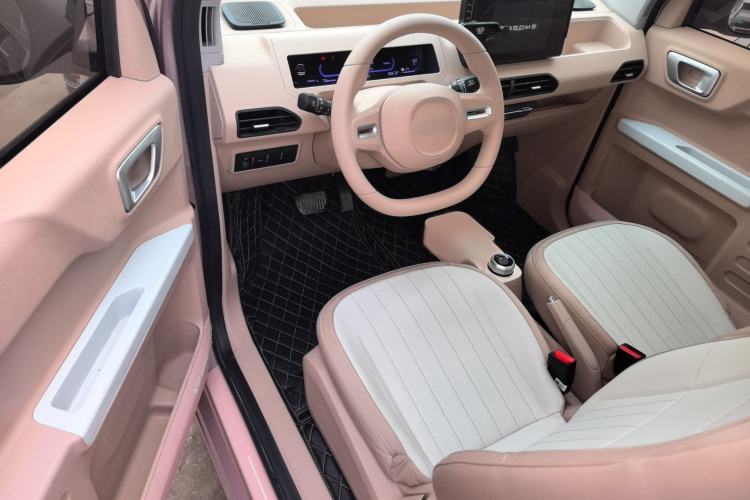 Used Geely Galaxy Panda 2023 Panda Mini 200km Endurance Bear Interior 1