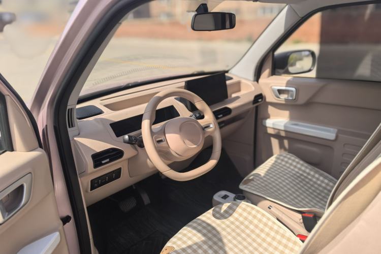 Used Geely Galaxy Panda 2023 Panda Mini 200km Endurance Bear Interior 1