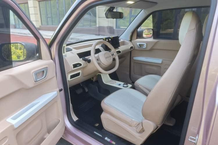 Used Geely Galaxy Panda 2023 Panda Mini 200km Endurance Bear Interior 2